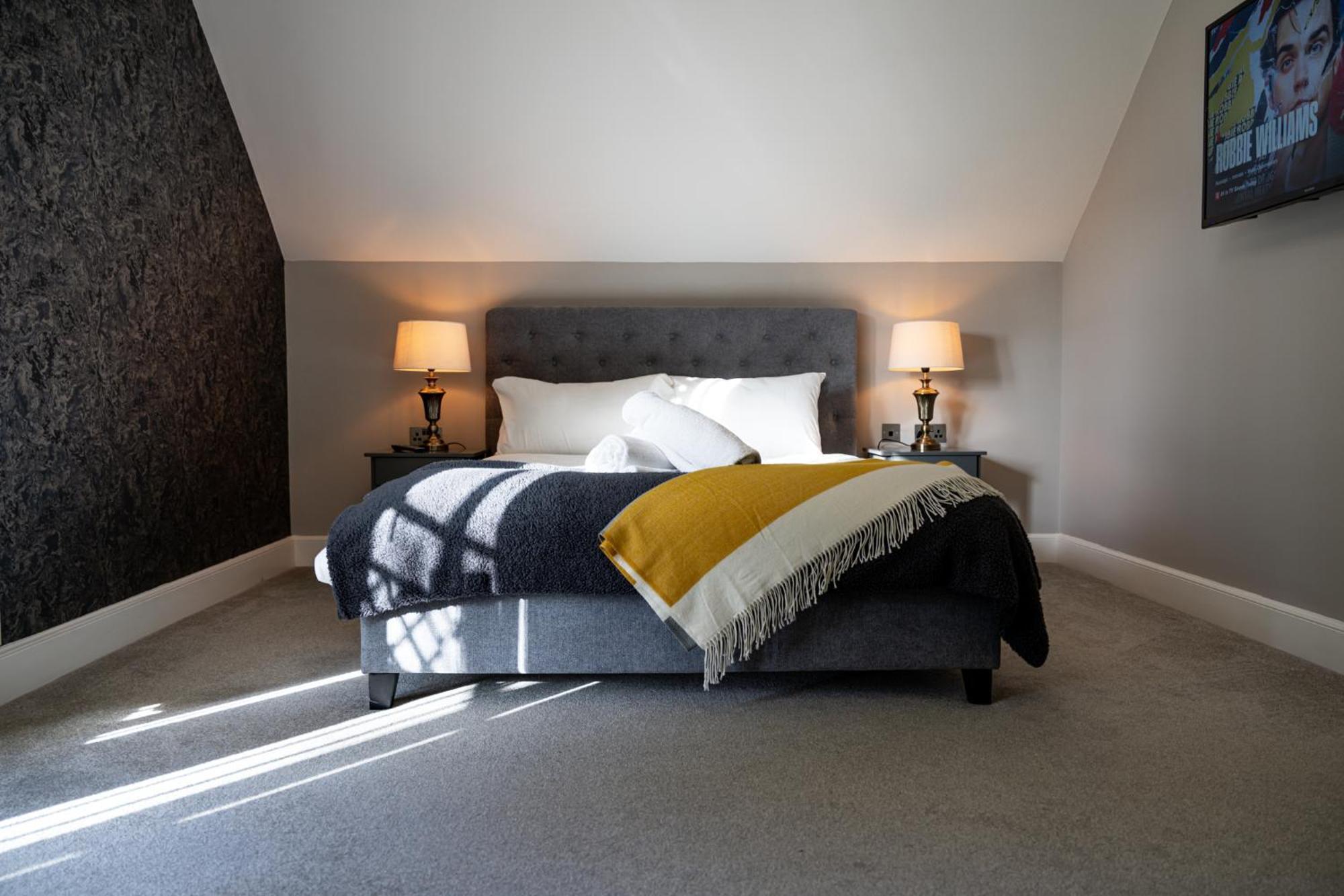 Escape Ordinary At Lough Erne Golf Village Enniskillen Exterior foto