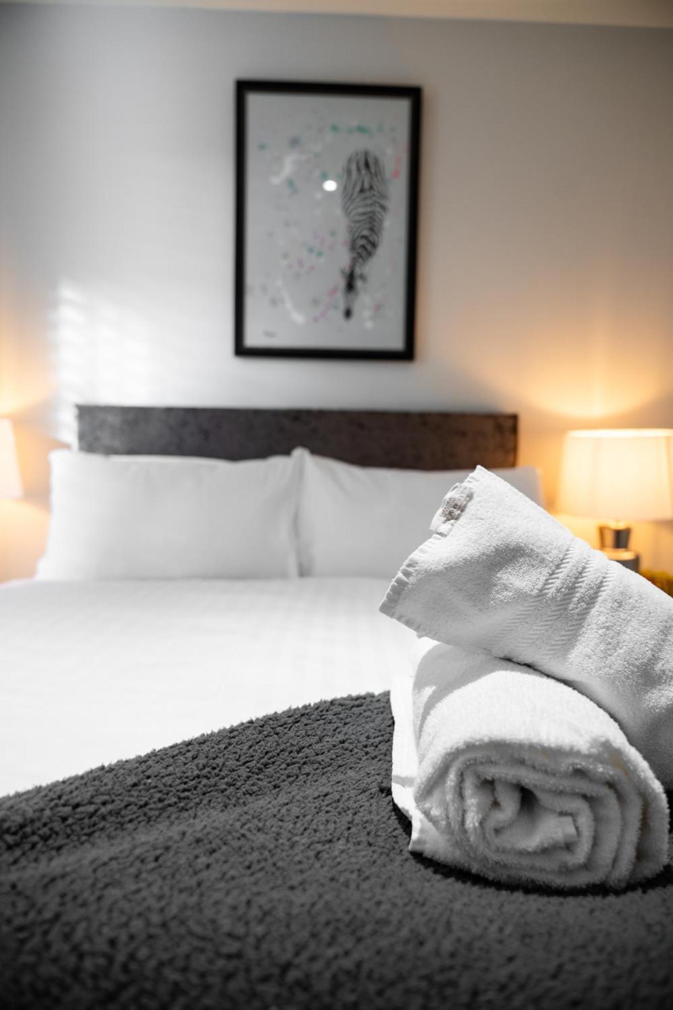 Escape Ordinary At Lough Erne Golf Village Enniskillen Exterior foto