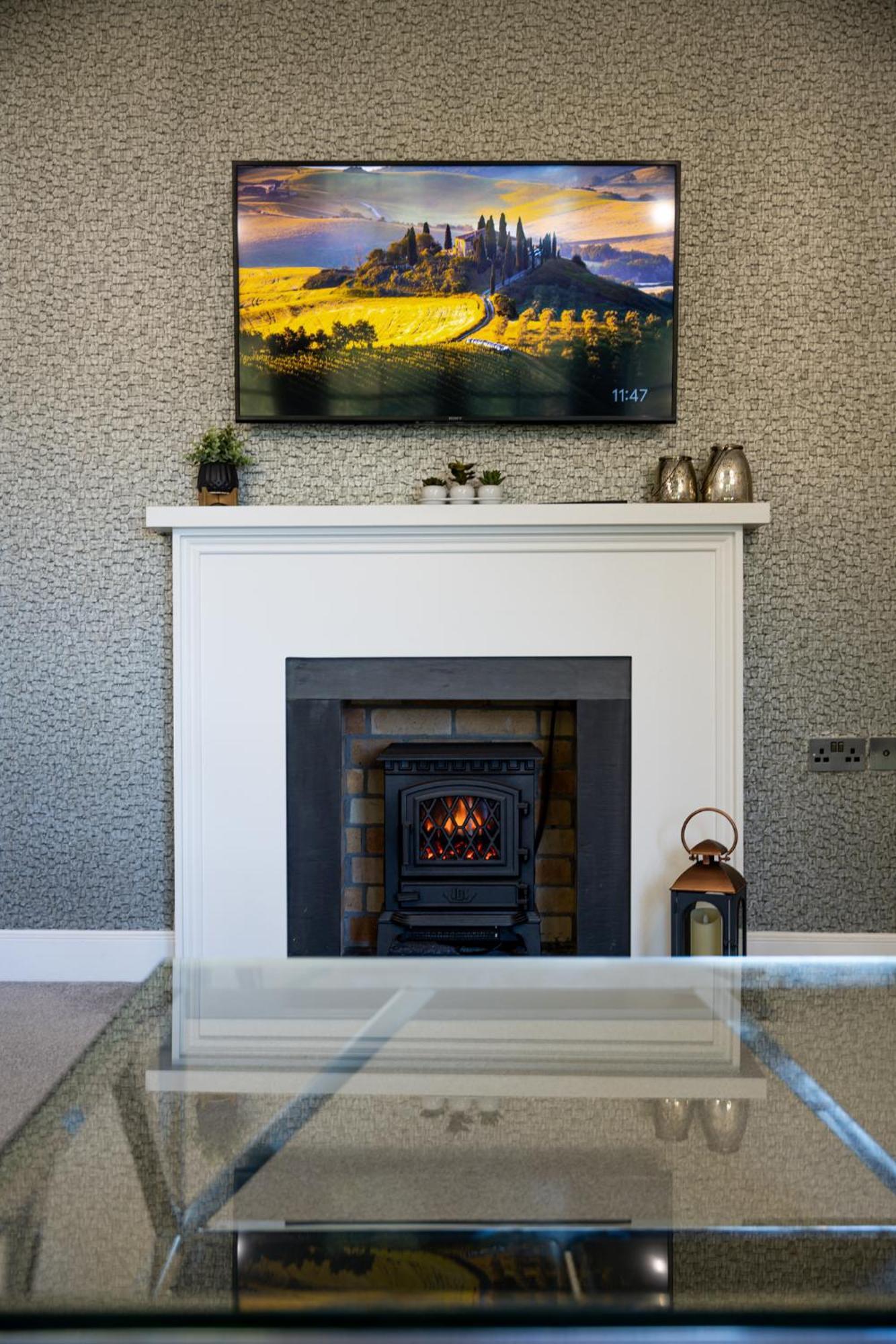 Escape Ordinary At Lough Erne Golf Village Enniskillen Exterior foto