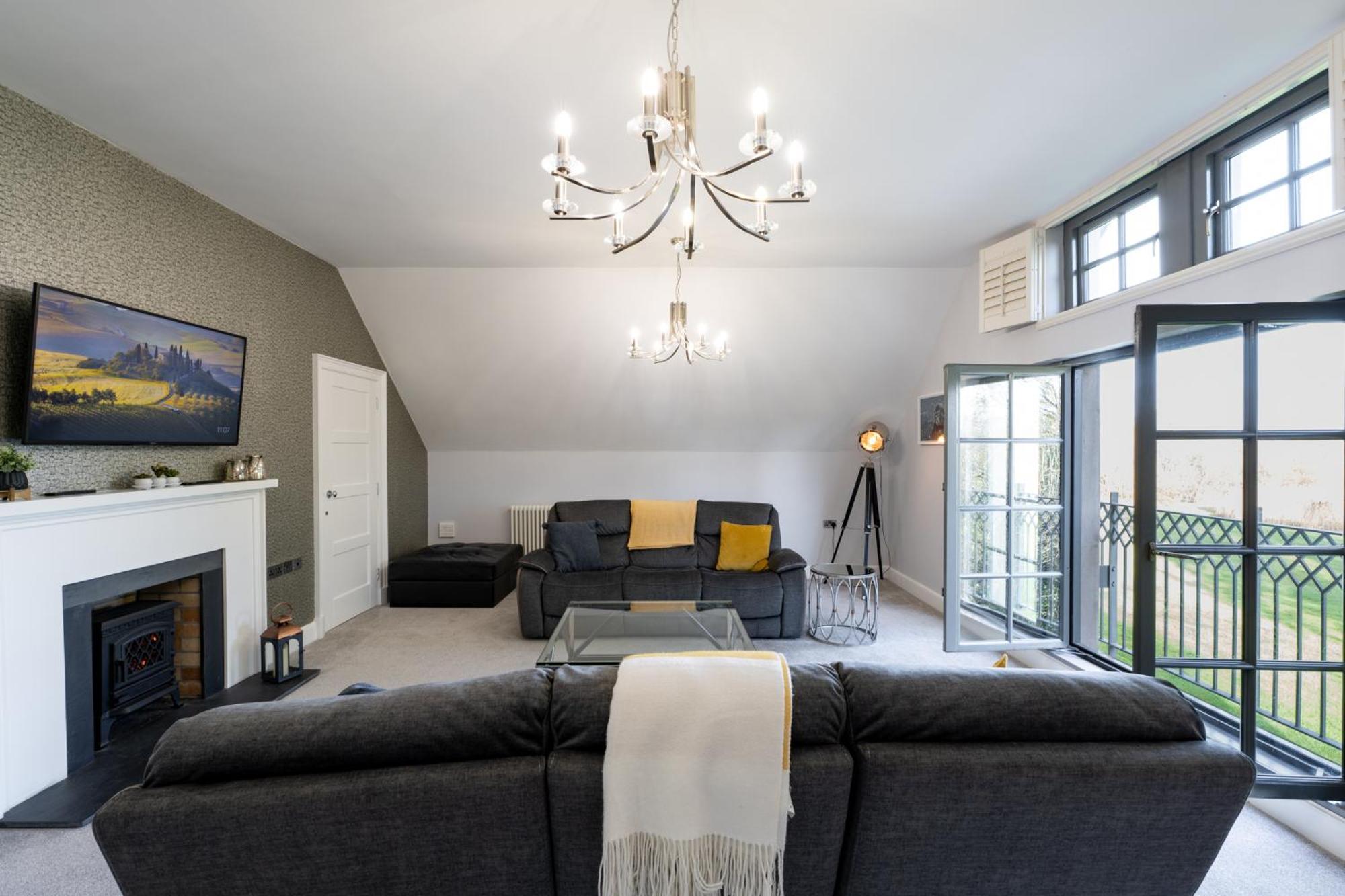 Escape Ordinary At Lough Erne Golf Village Enniskillen Exterior foto