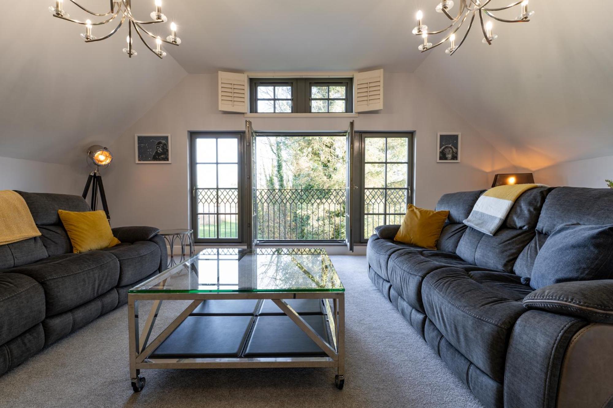 Escape Ordinary At Lough Erne Golf Village Enniskillen Exterior foto