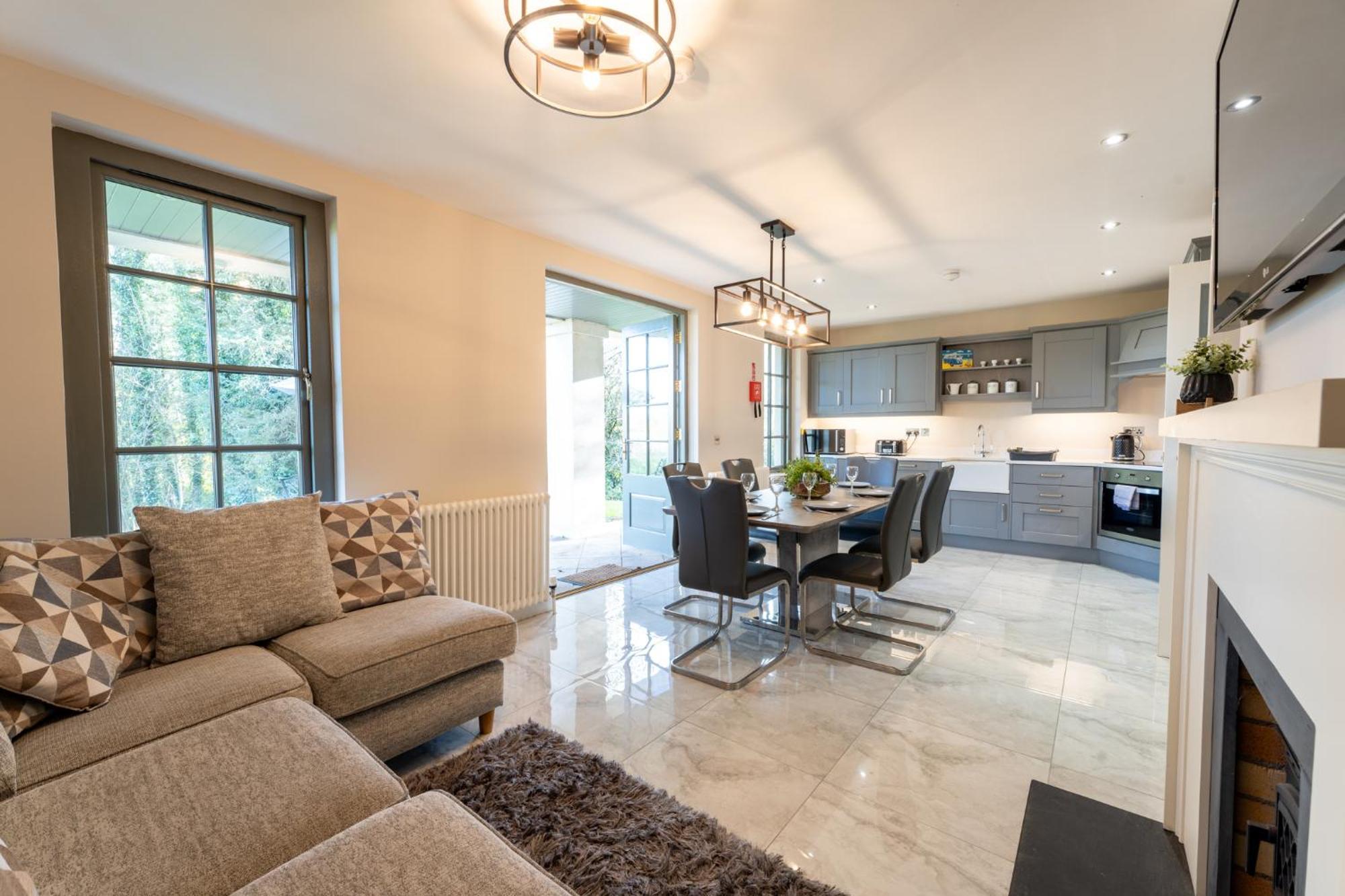 Escape Ordinary At Lough Erne Golf Village Enniskillen Exterior foto