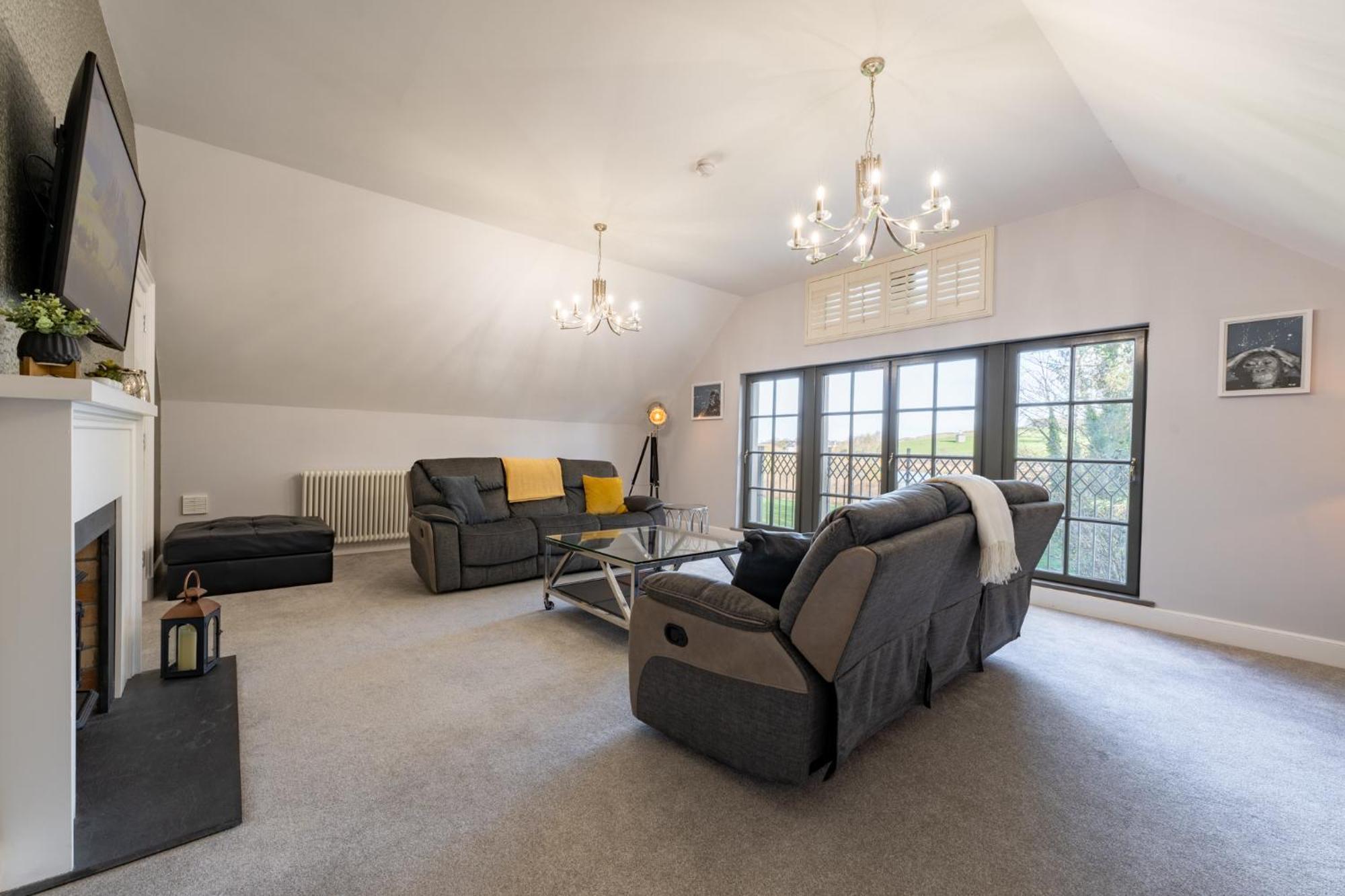 Escape Ordinary At Lough Erne Golf Village Enniskillen Exterior foto