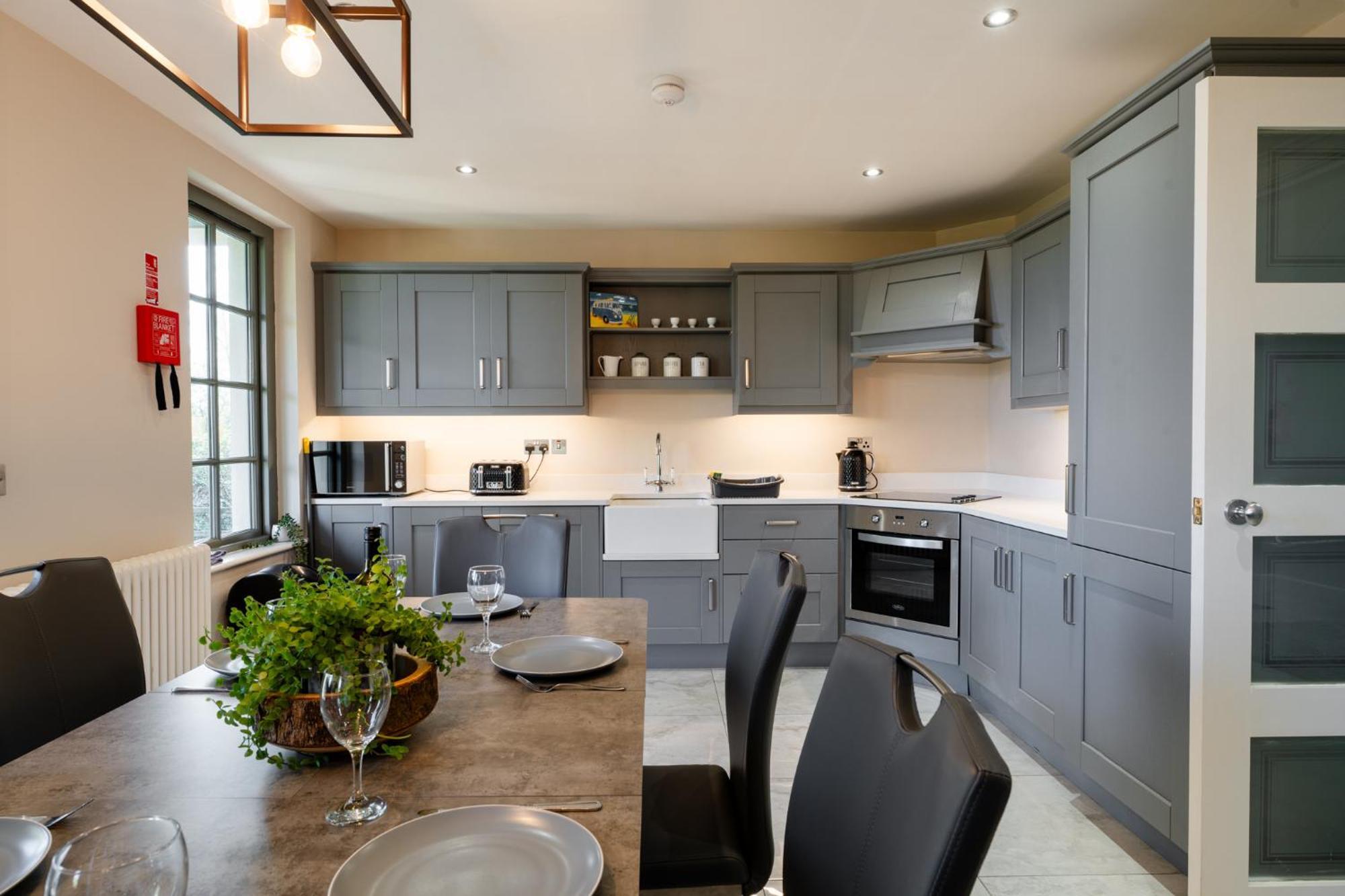 Escape Ordinary At Lough Erne Golf Village Enniskillen Exterior foto