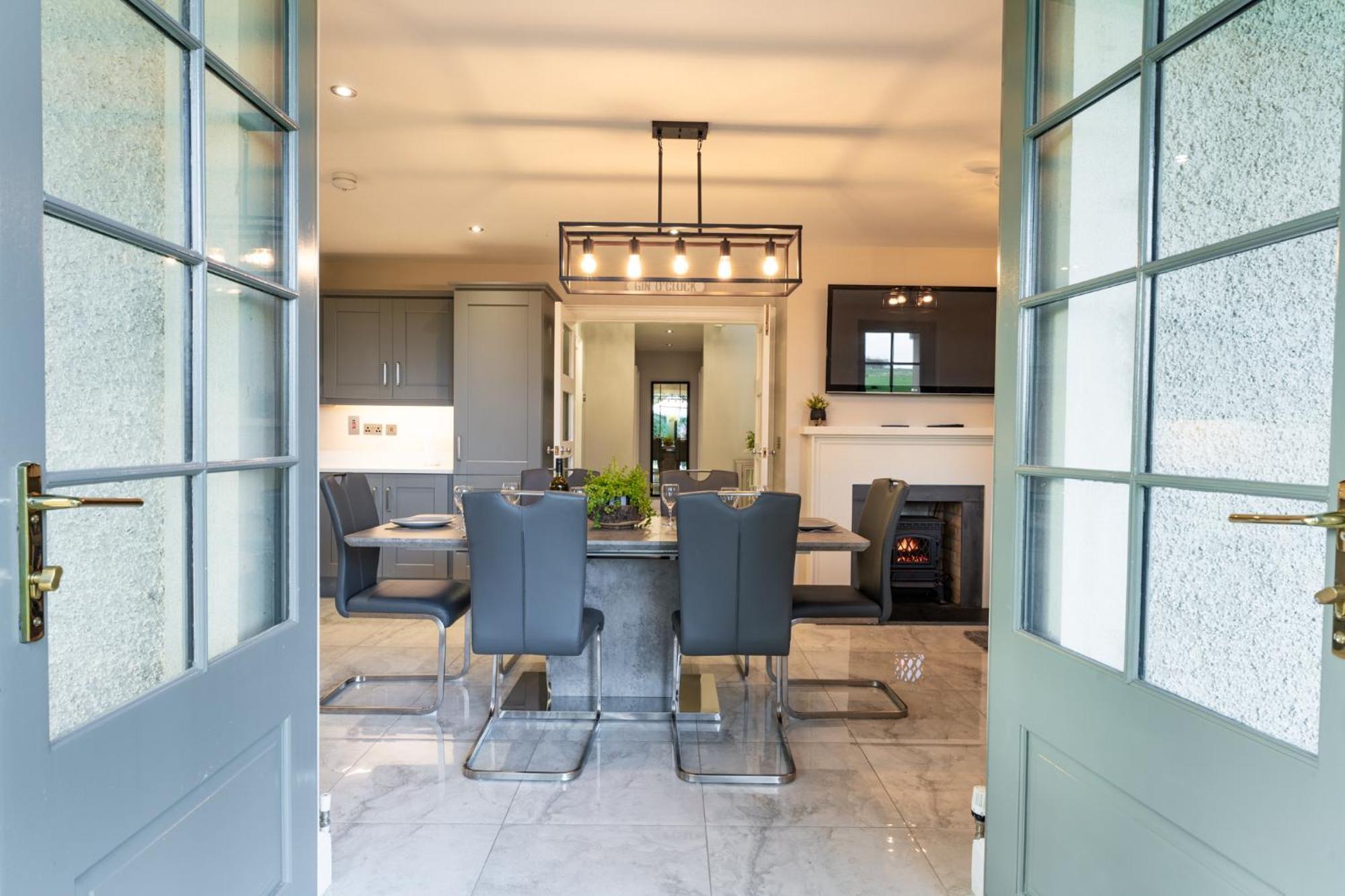 Escape Ordinary At Lough Erne Golf Village Enniskillen Exterior foto